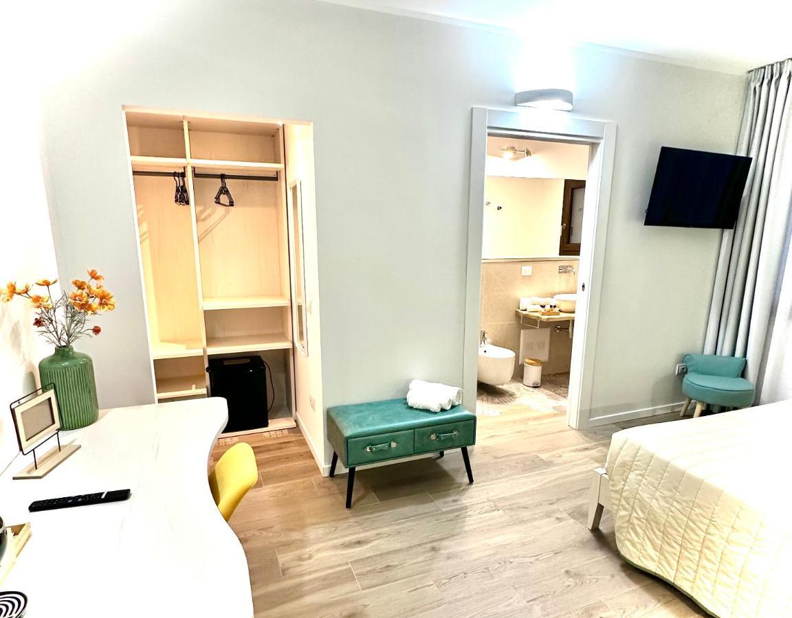 Karasole Hotel Сан Теодоро Екстериор снимка